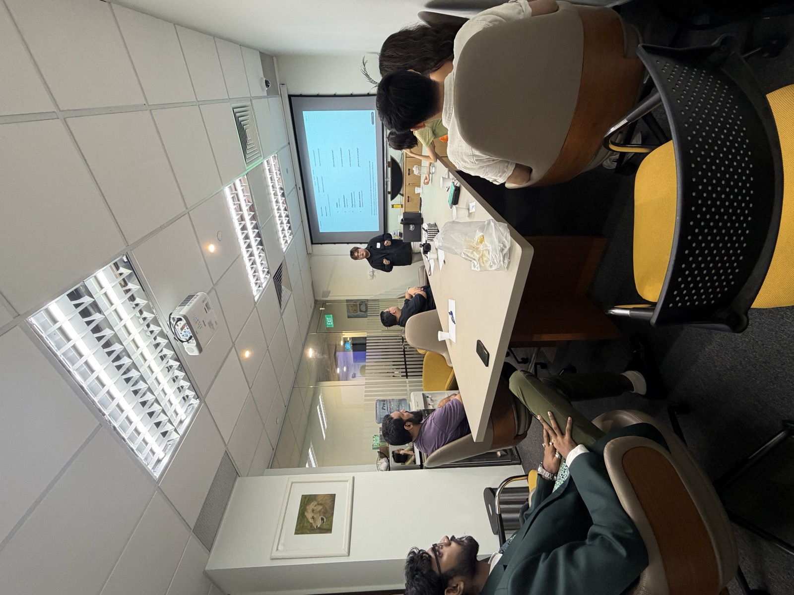 Wide vertical view from the back of the workshop room during the hands-on practice session